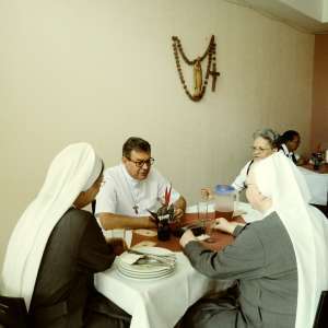 DIZER SIM A DEUS NA VIDA RELIGIOSA PARA TESTEMUNHAR O AMOR