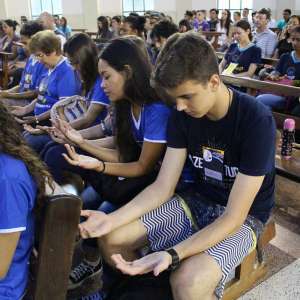 IRMÃS E FORMANDAS PARTICIPAM DA JORNADA DIOCESANA DA JUVENTUDE EM MANDAGUAÇU