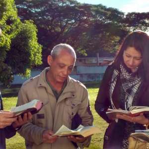 POR TRÁS DA PALAVRA