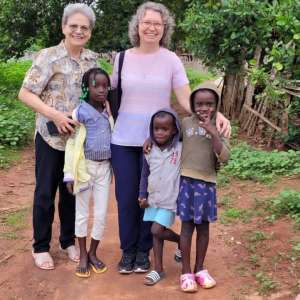 IRMÃ MARIA HELENA TEIXEIRA E IRMÃ ZILDA MARIA VIAJAM PARA A ÁFRICA